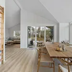 Σπίτι διακοπών 5 Bedroom In *