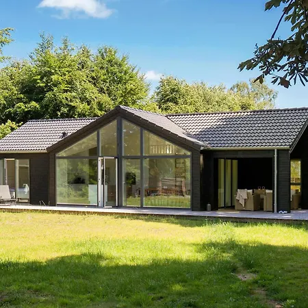 Dom wakacyjny 5 Bedroom In *