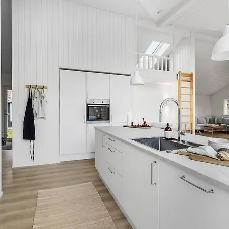 5 Bedroom In *