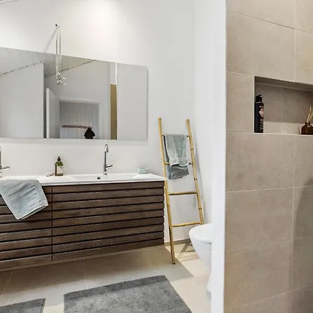 5 Bedroom In בית נופש *