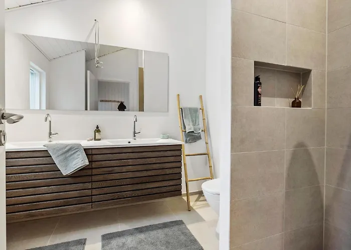 5 Bedroom In Nyaraló *